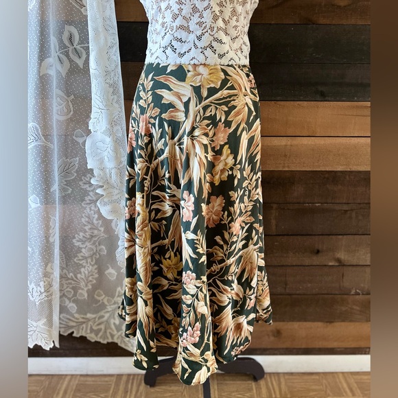 H&M Modern Dark Green & Brown Floral Circle Skirt Tagged Size 4 - Picture 4 of 8